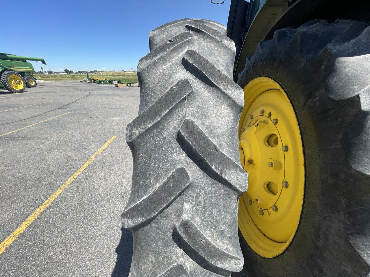 2012 John Deere 7215R Image 22