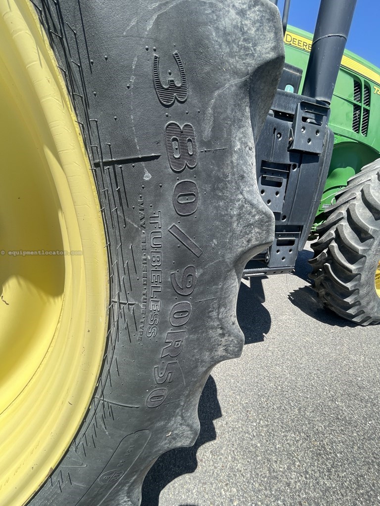 2012 John Deere 7215R Image 25