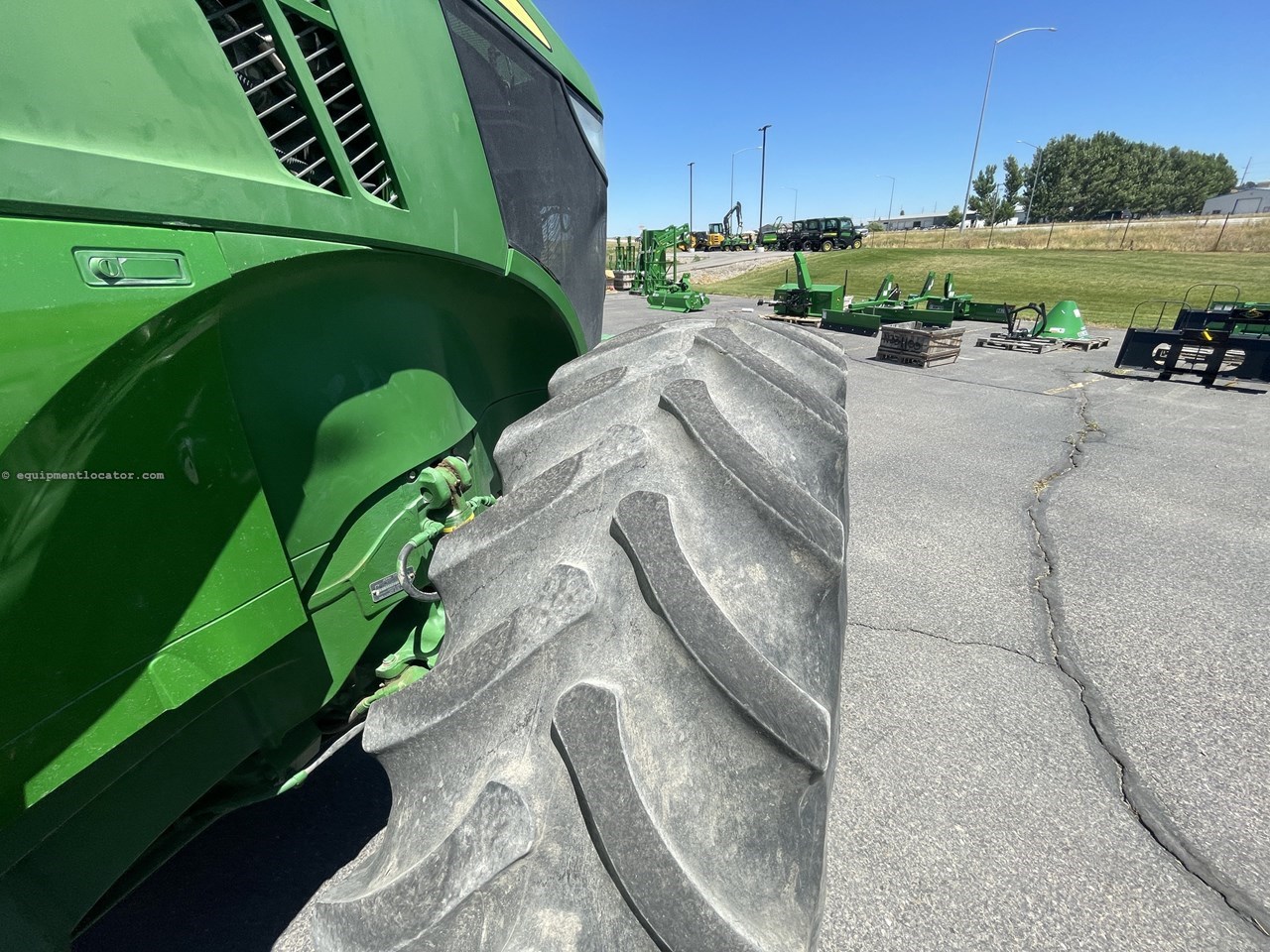 2012 John Deere 7215R Image 26