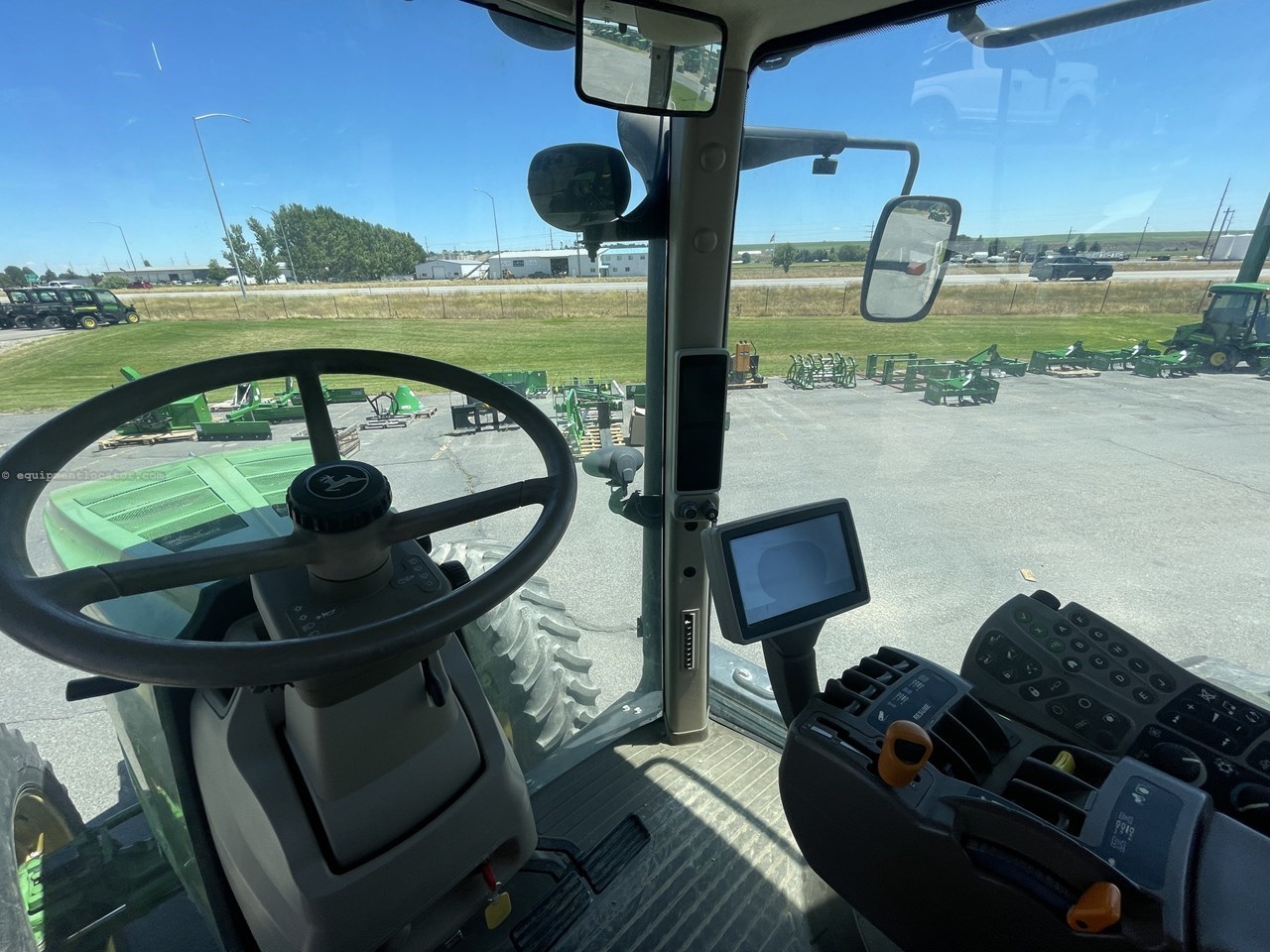 2012 John Deere 7215R Image 34