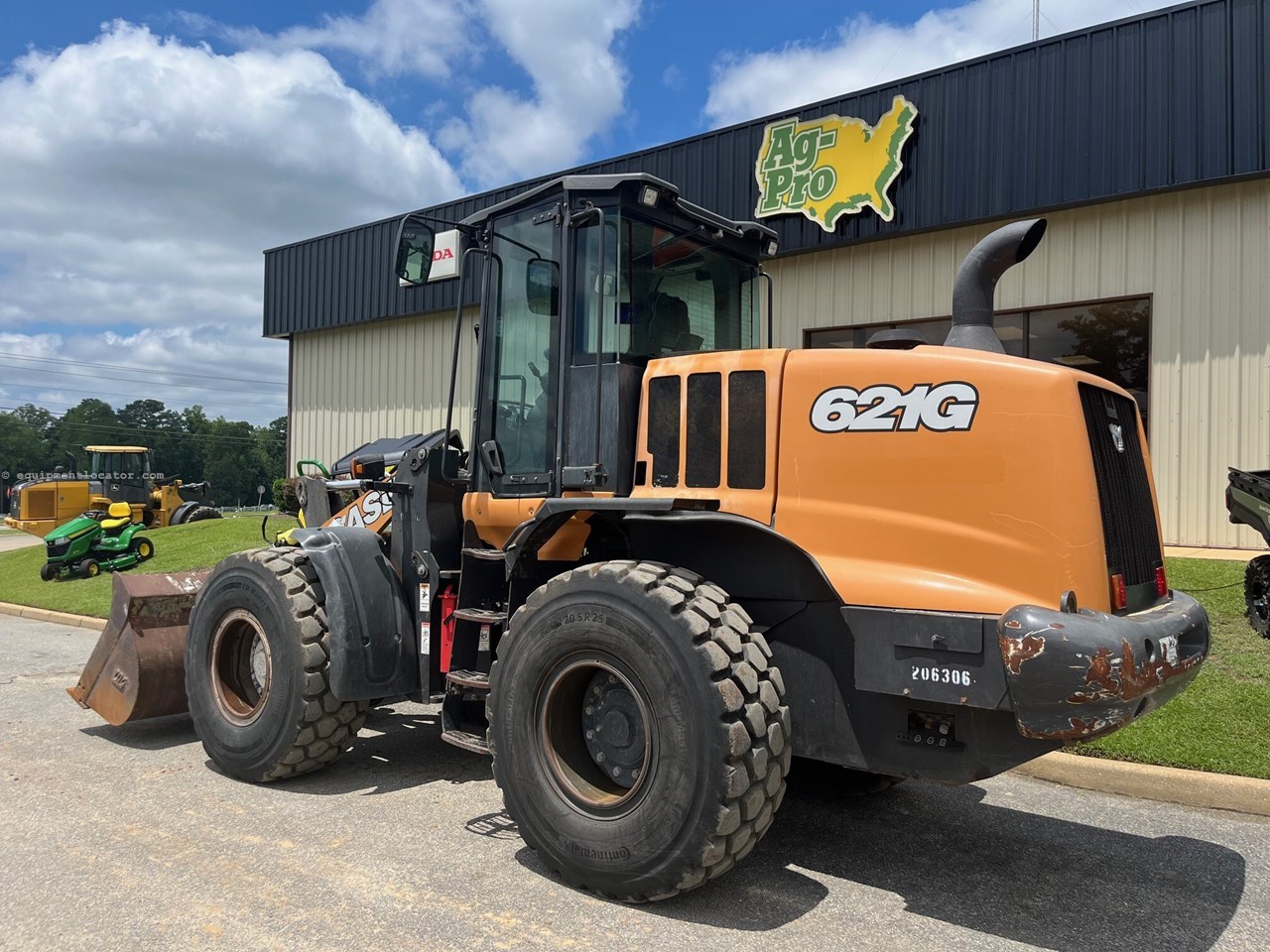 2018 Case 621G Image 2