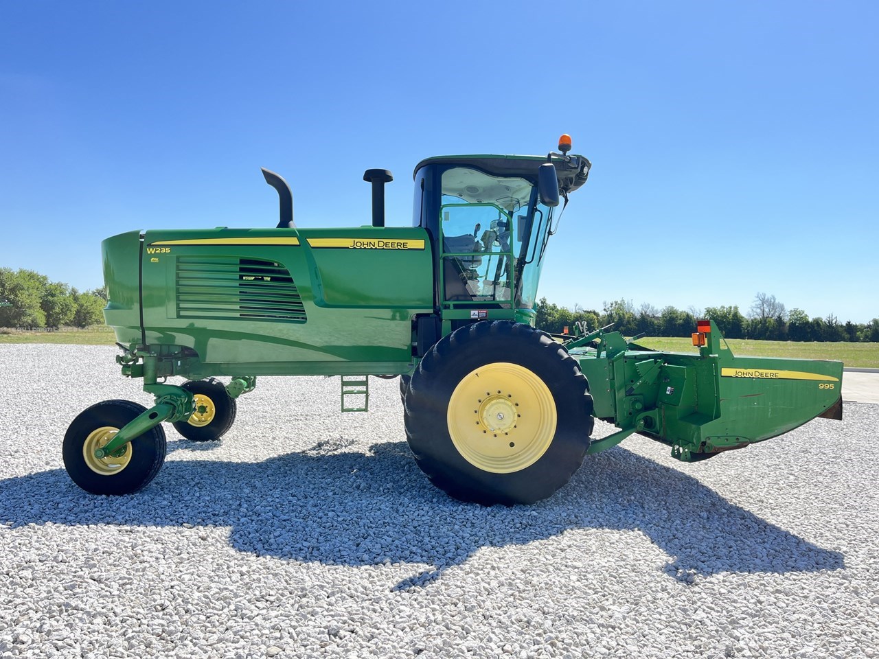 2014 John Deere W235 Image 6
