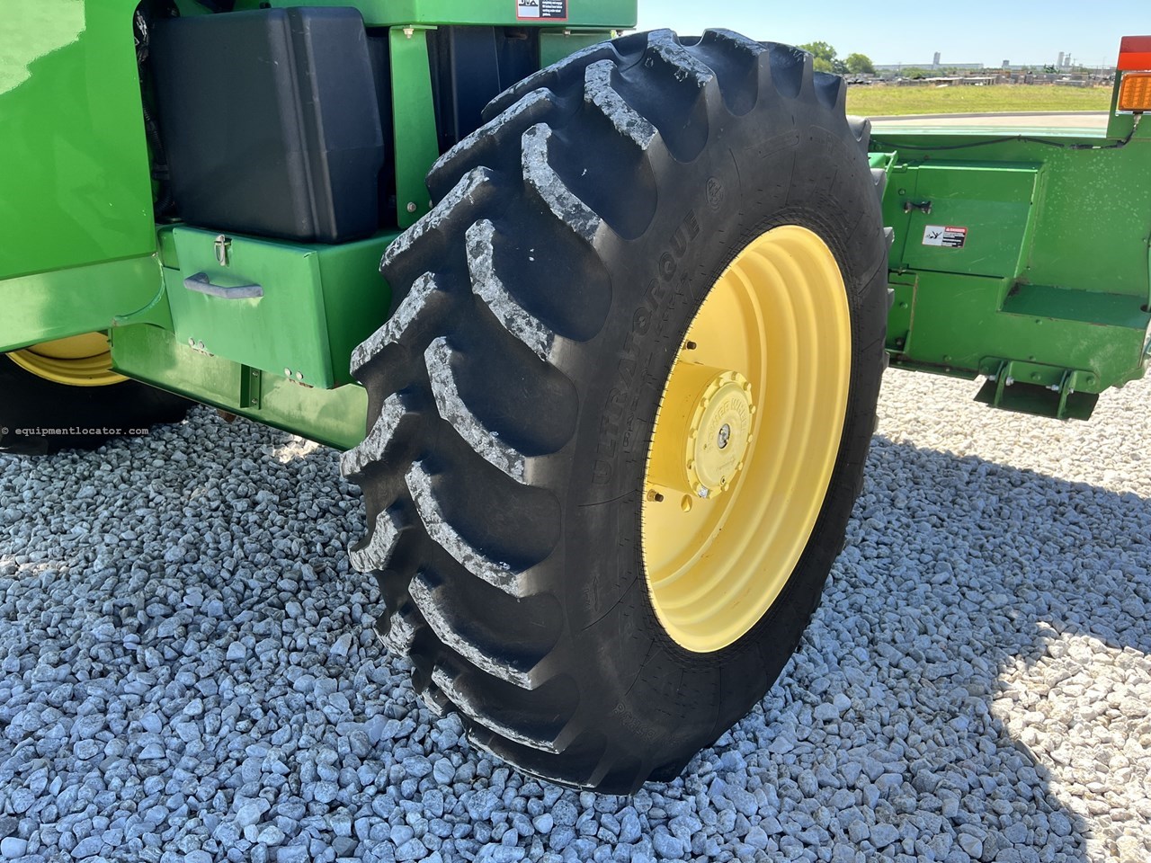 2014 John Deere W235 Image 25