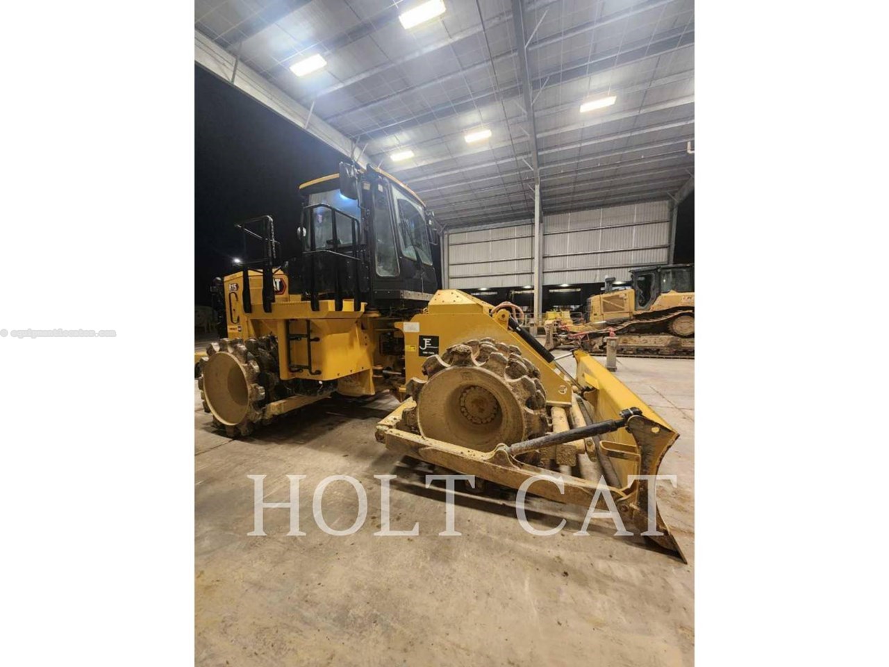 2023 Caterpillar 815 Image 2