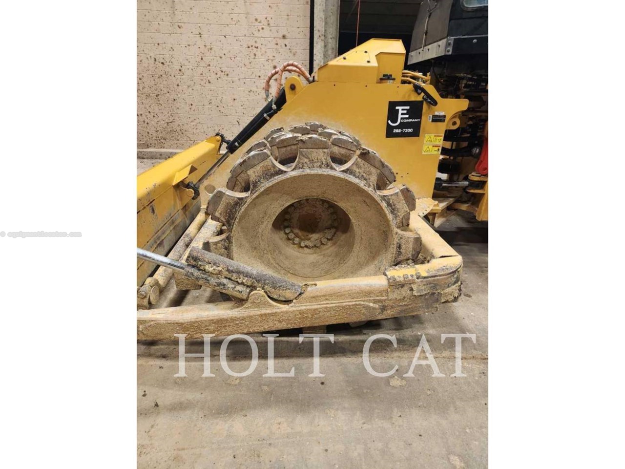 2023 Caterpillar 815 Image 9