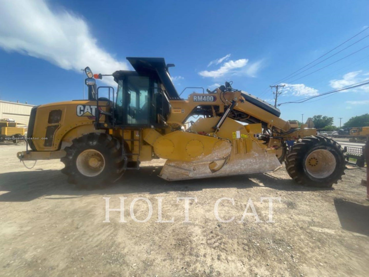 2023 Caterpillar RM400 CAB Image 2