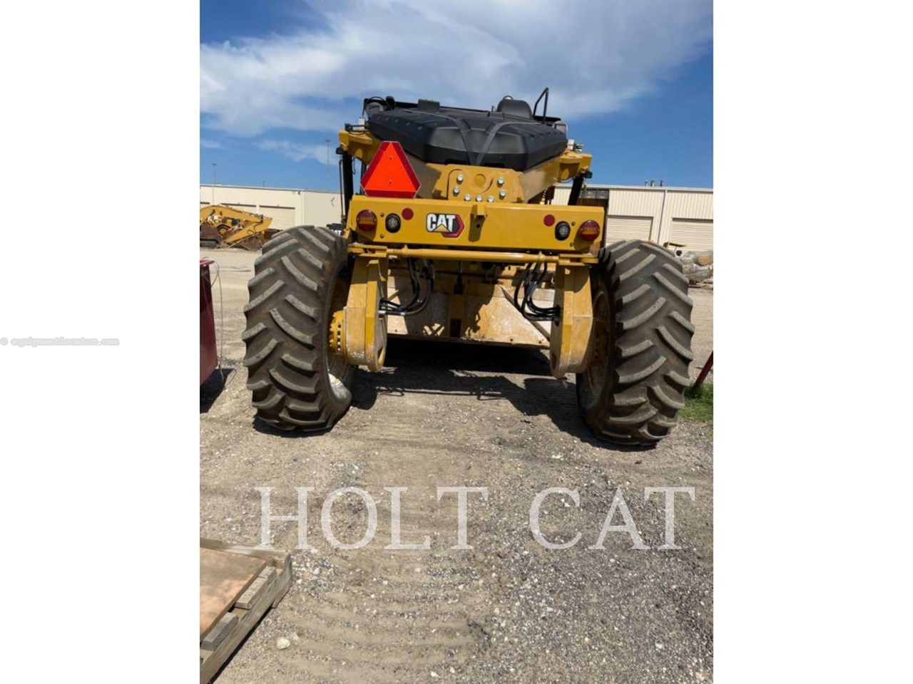 2023 Caterpillar RM400 CAB Image 4