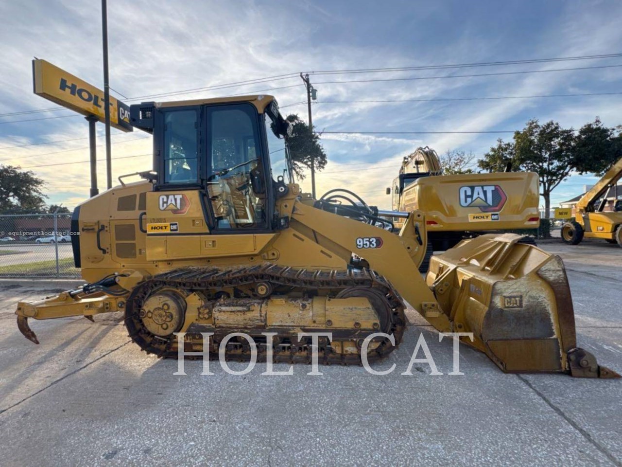 2023 Caterpillar 953 Image 2