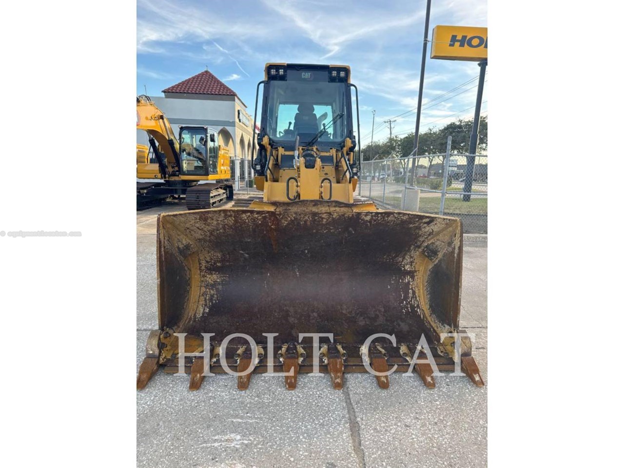 2023 Caterpillar 953 Image 3