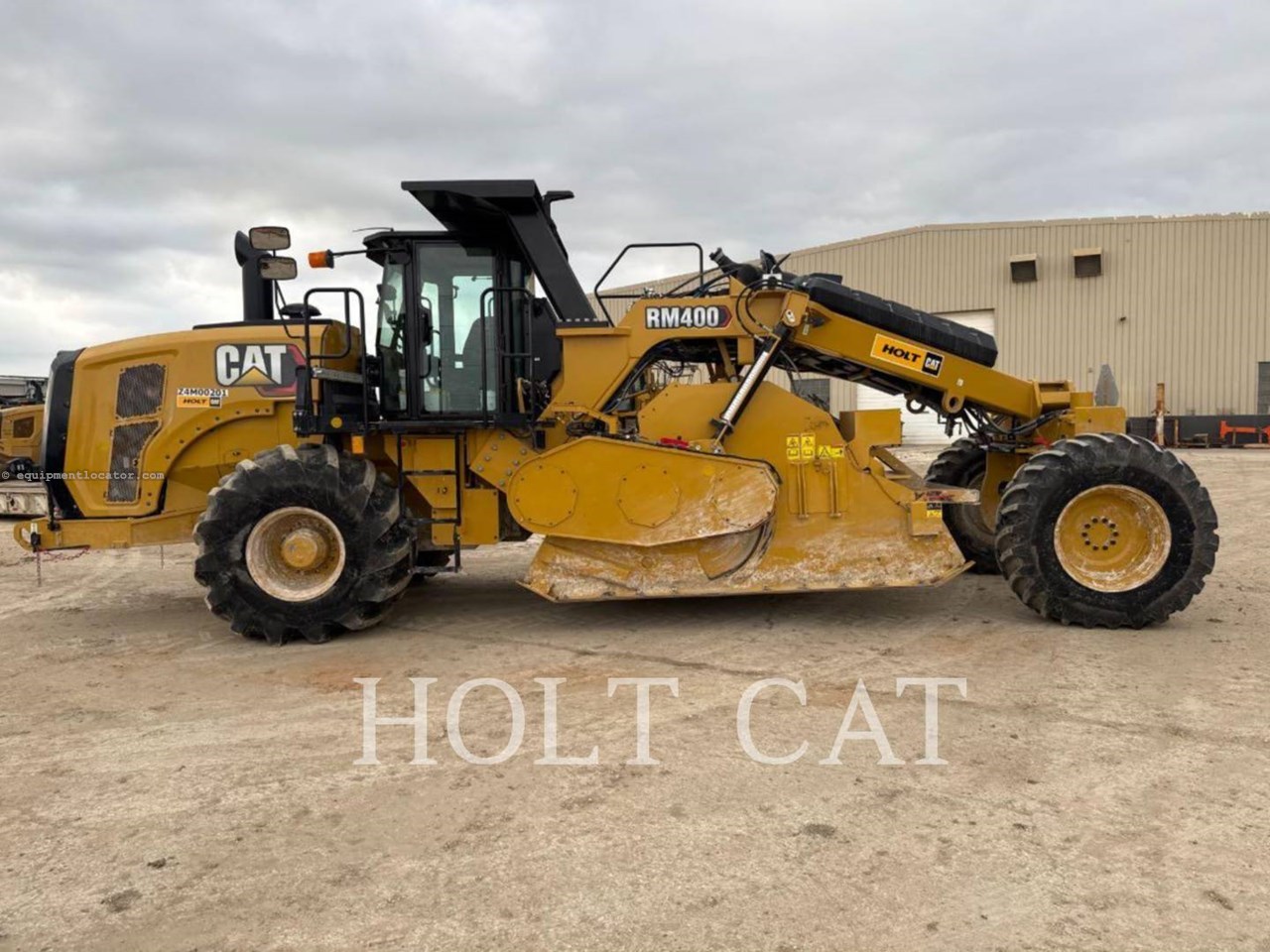 2023 Caterpillar RM400 CAB Image 2