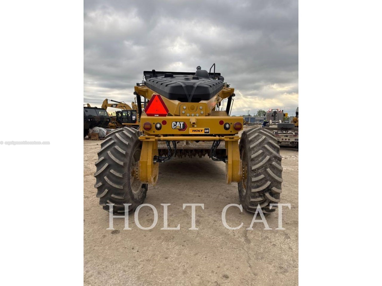 2023 Caterpillar RM400 CAB Image 4