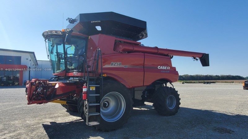 2022 Case IH 8250 Image 2