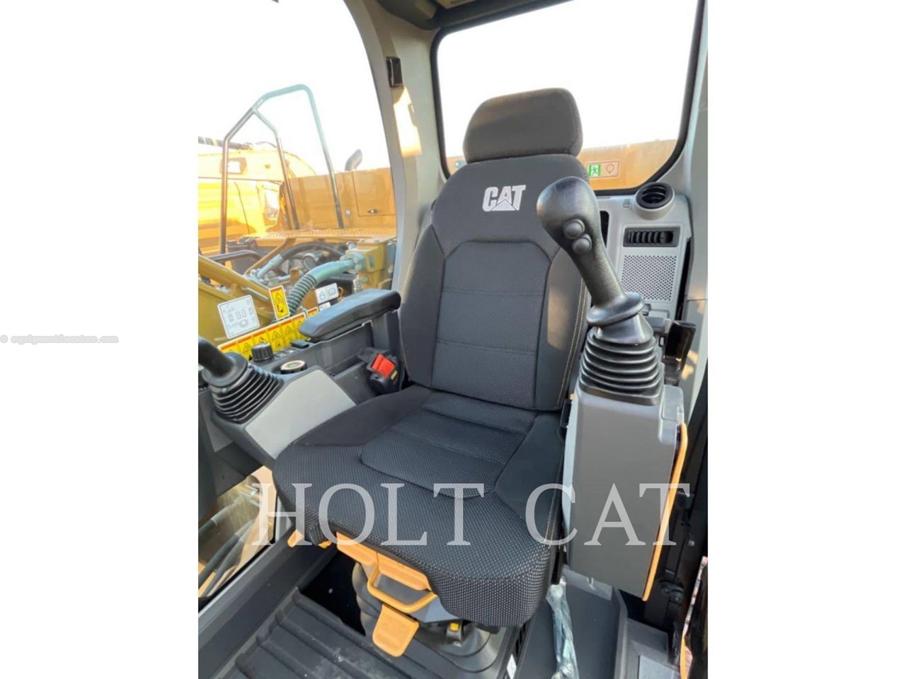 2023 Caterpillar 323 TC Image 7