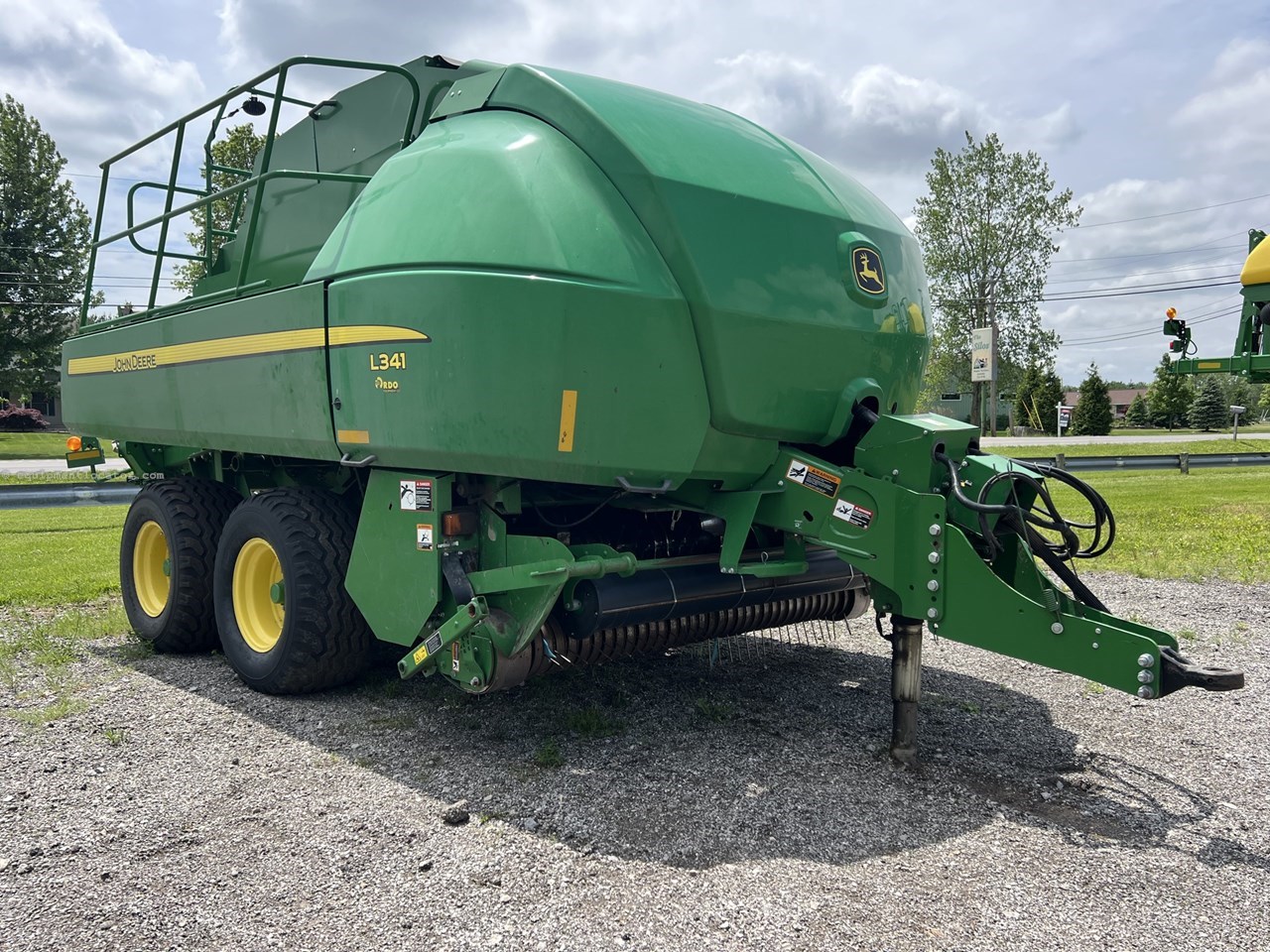 2019 John Deere L341 Image 2