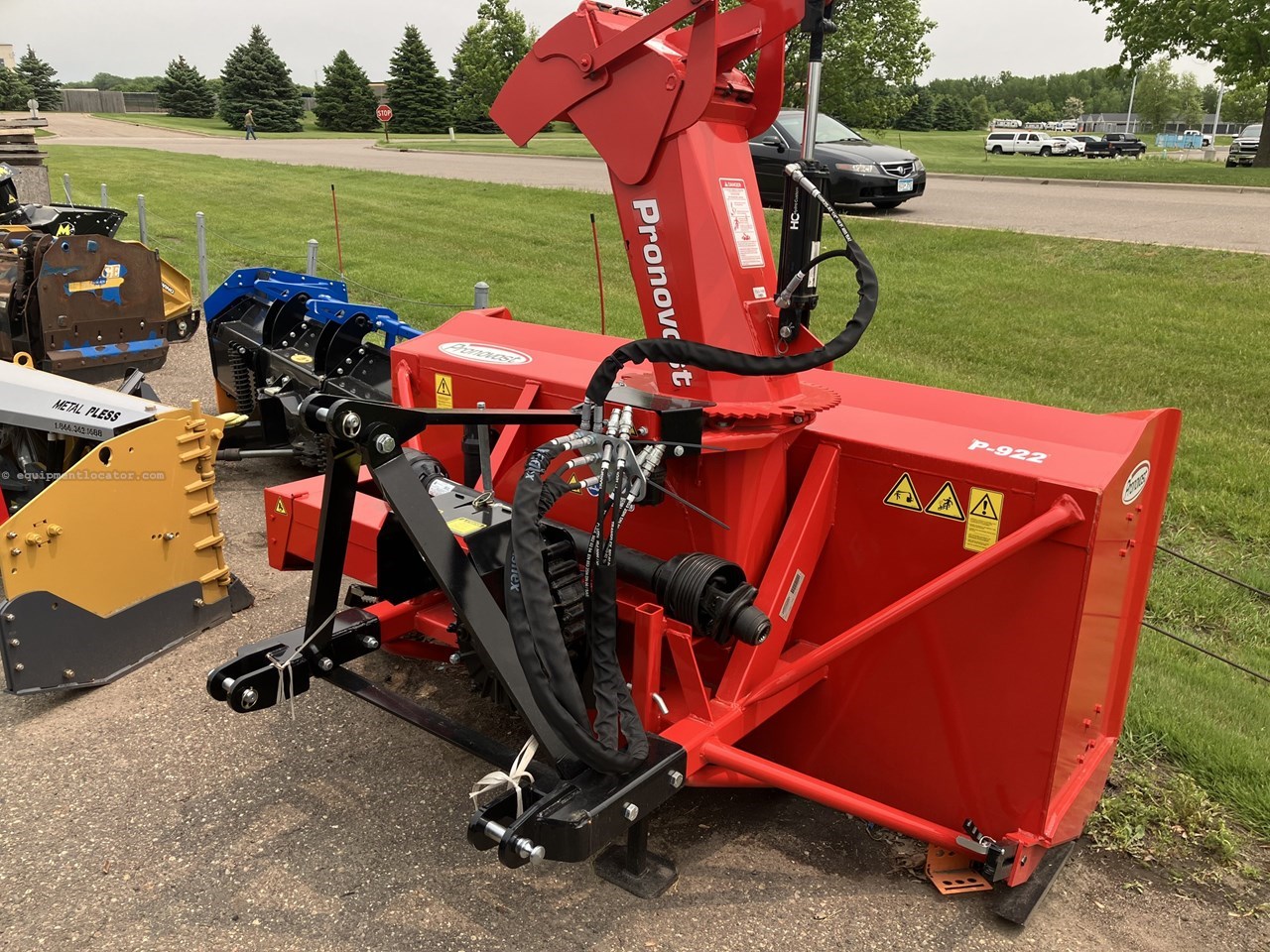 2024 Pronovost P-922 DUAL AUGER 5M/6M Snowblower Image 5