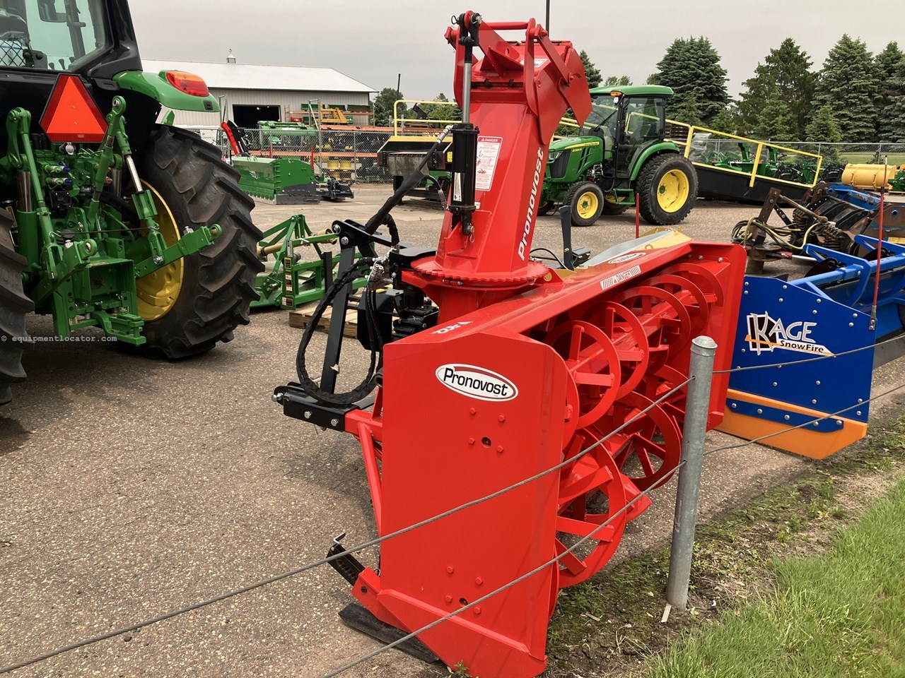 2024 Pronovost P-922 DUAL AUGER 5M/6M Snowblower Image 6