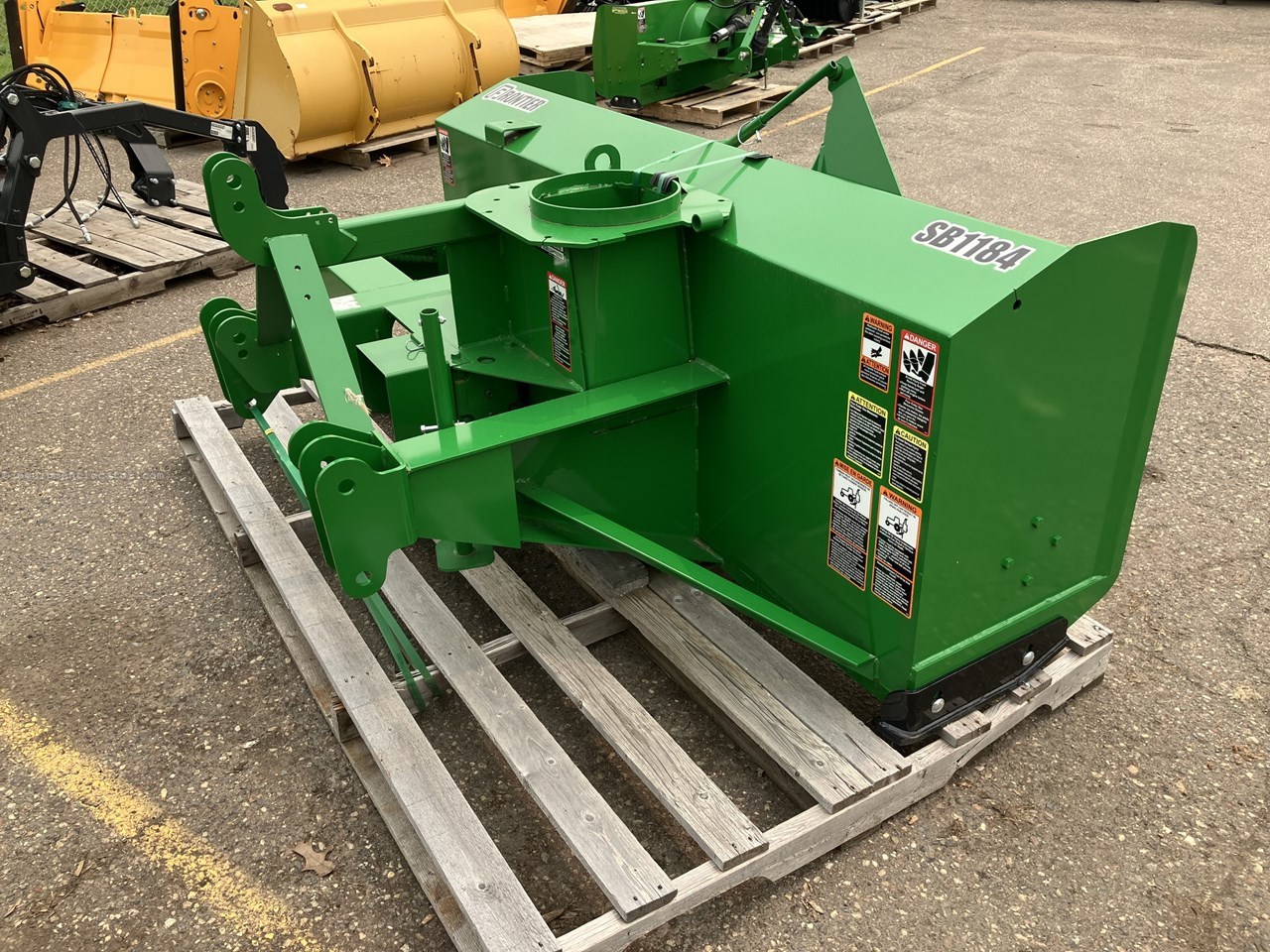 2024 Frontier SB1184 SNOWBLOWER Image 3