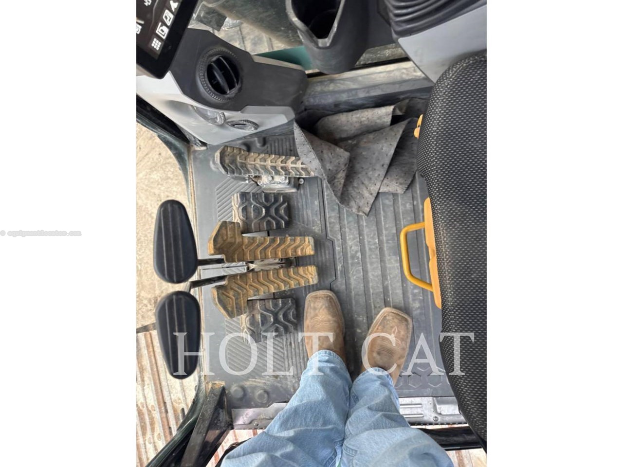 2023 Caterpillar 352 12 TC Image 8