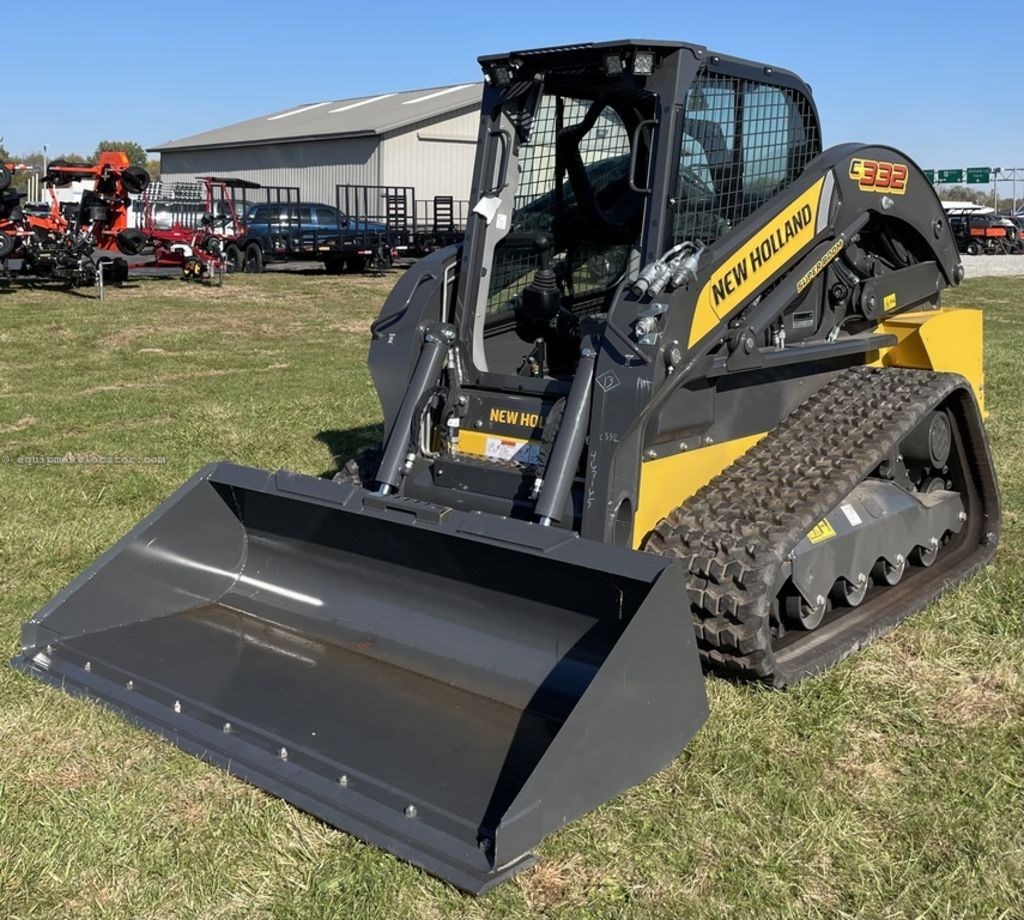 2025 New Holland Compact Track Loaders C332 Image 2