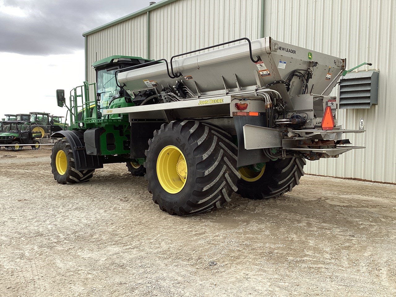 2023 John Deere 800R Image 3