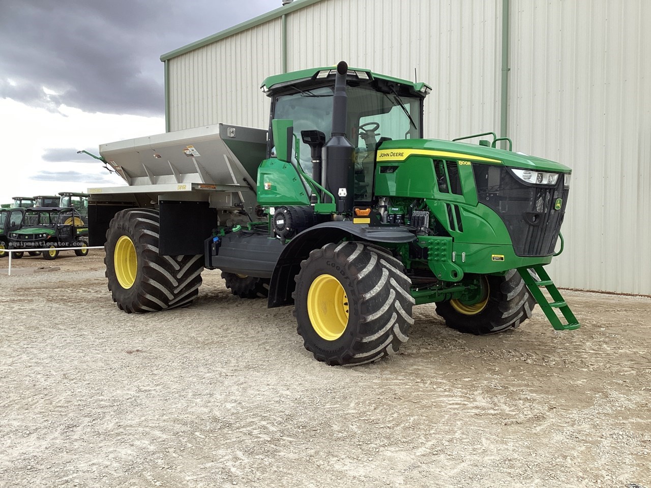 2023 John Deere 800R Image 5