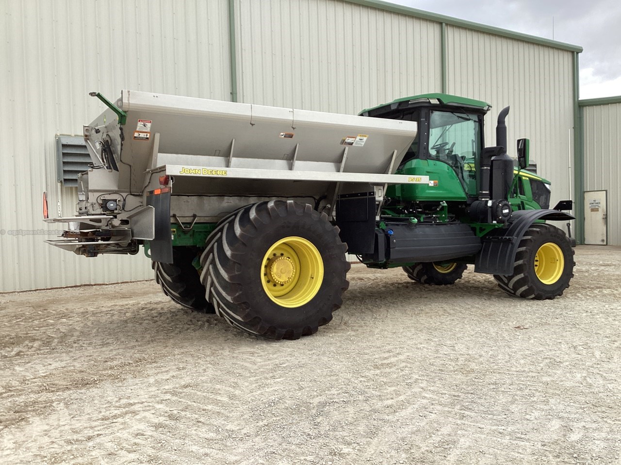 2023 John Deere 800R Image 6