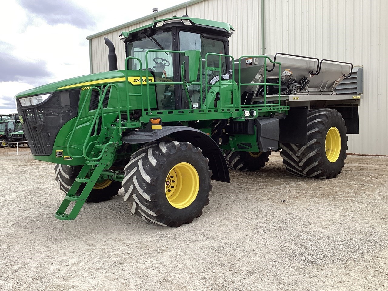 2023 John Deere 800R Image 9