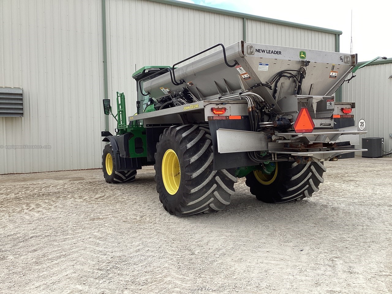 2023 John Deere 800R Image 10