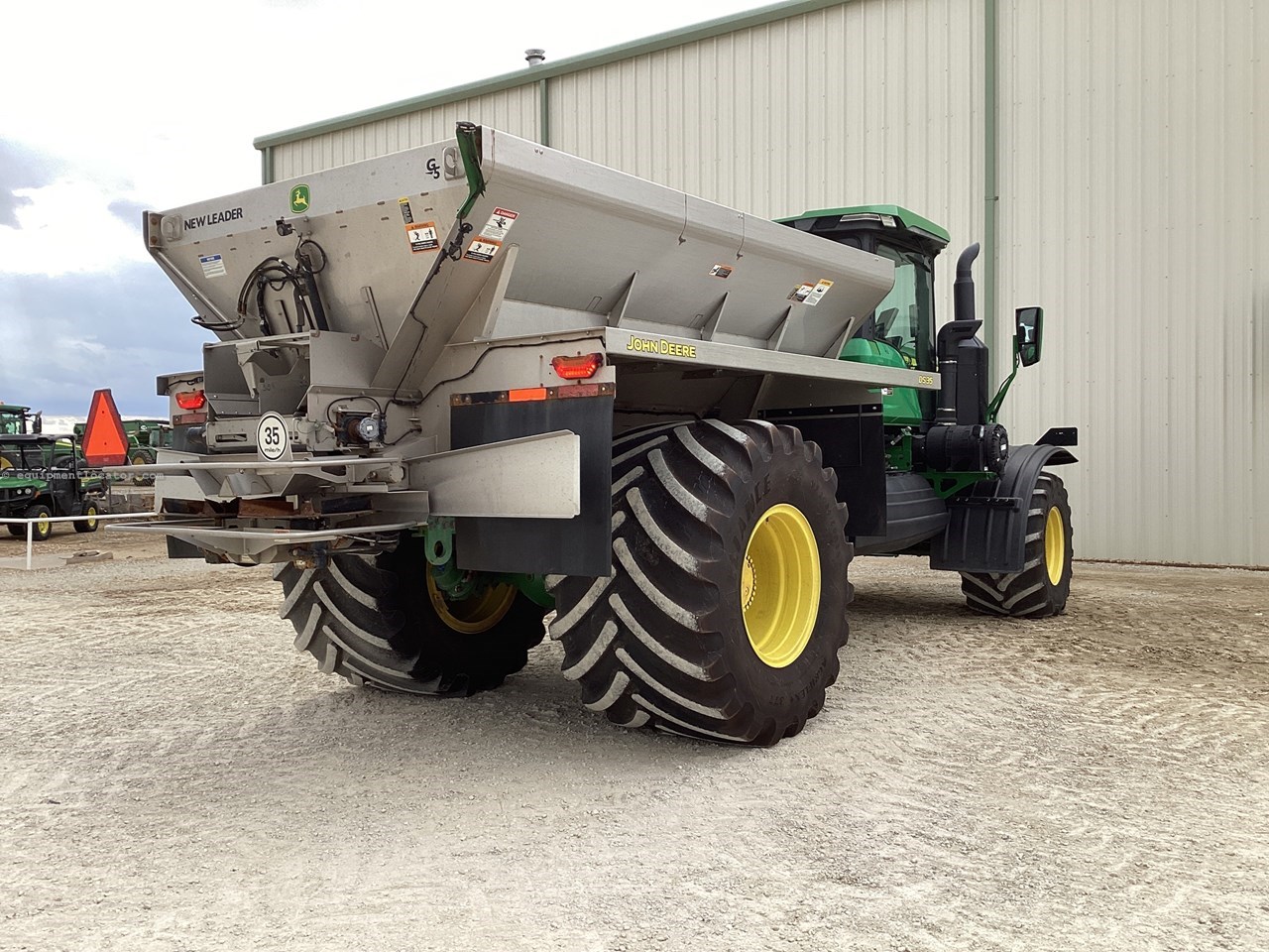 2023 John Deere 800R Image 12