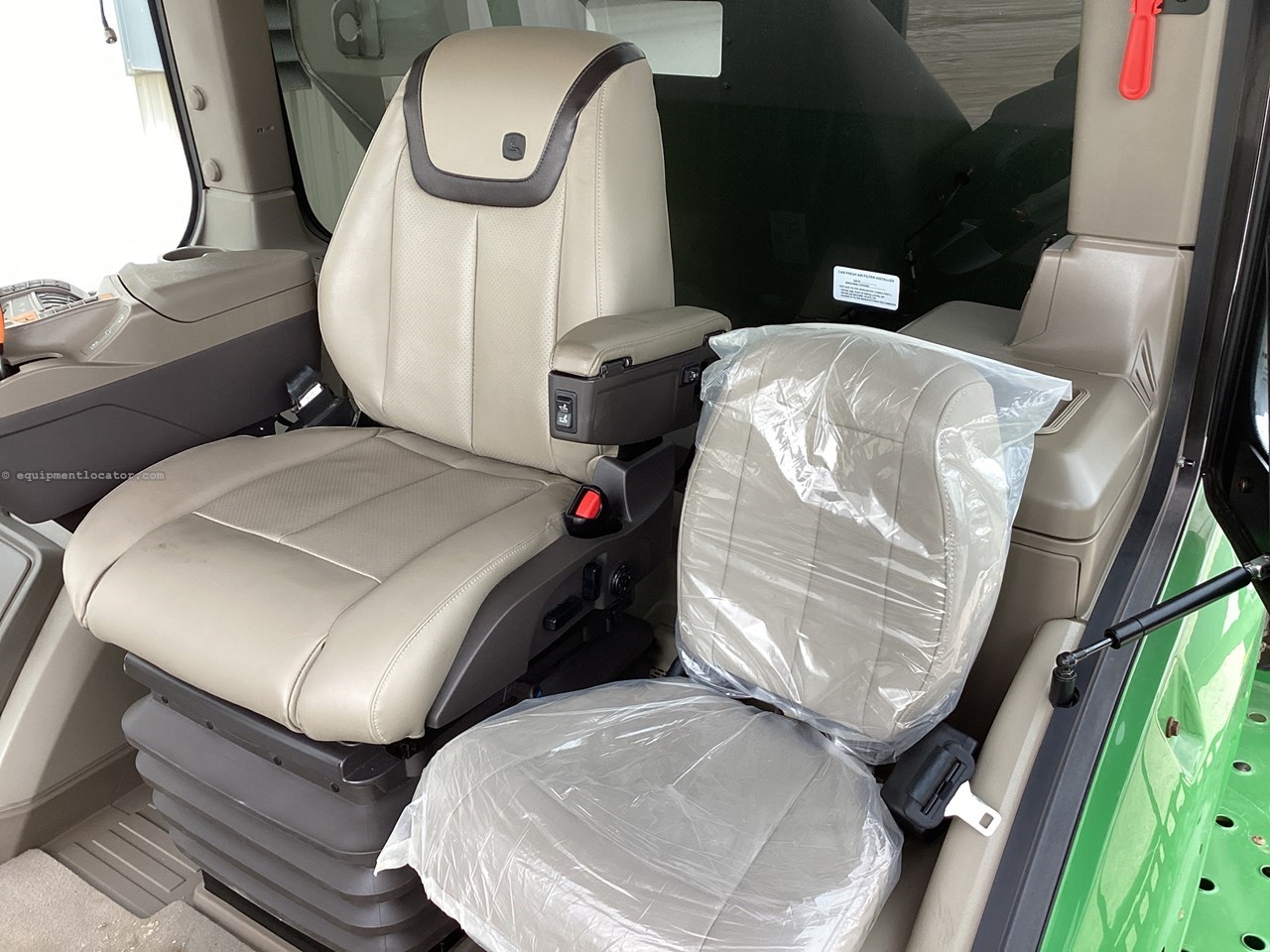 2023 John Deere 800R Image 13