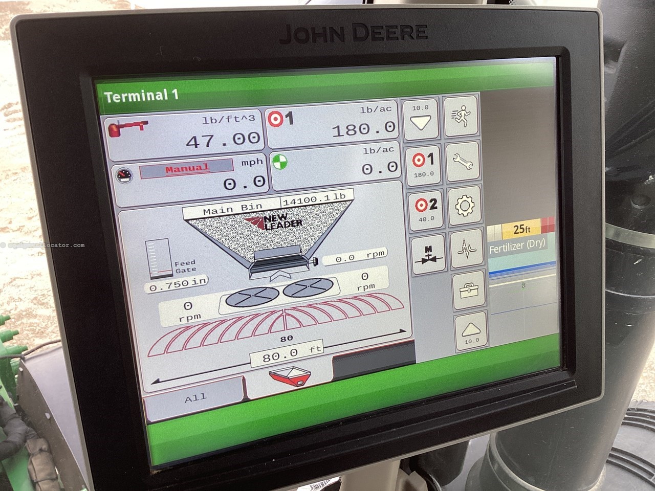 2023 John Deere 800R Image 17