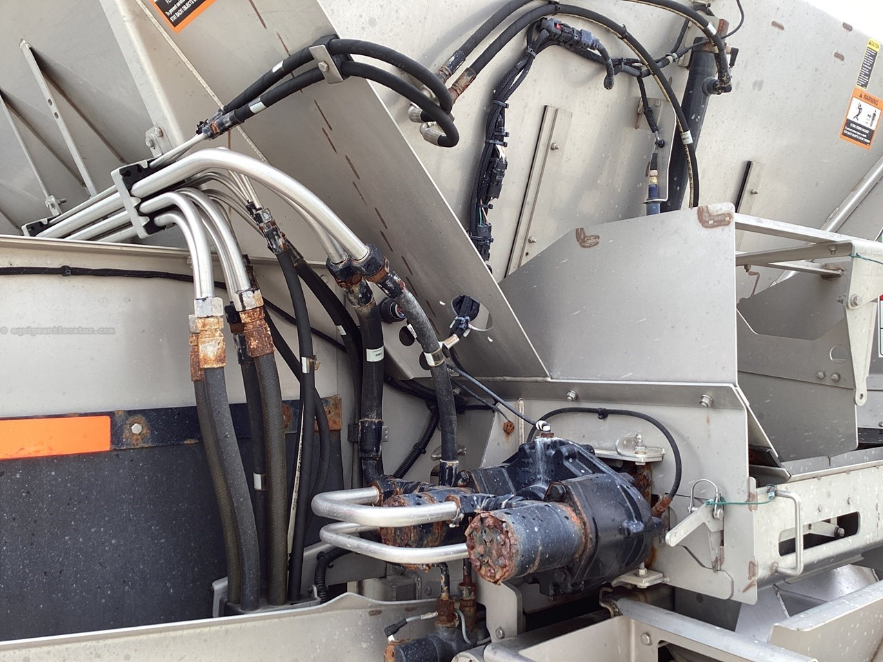 2023 John Deere 800R Image 32