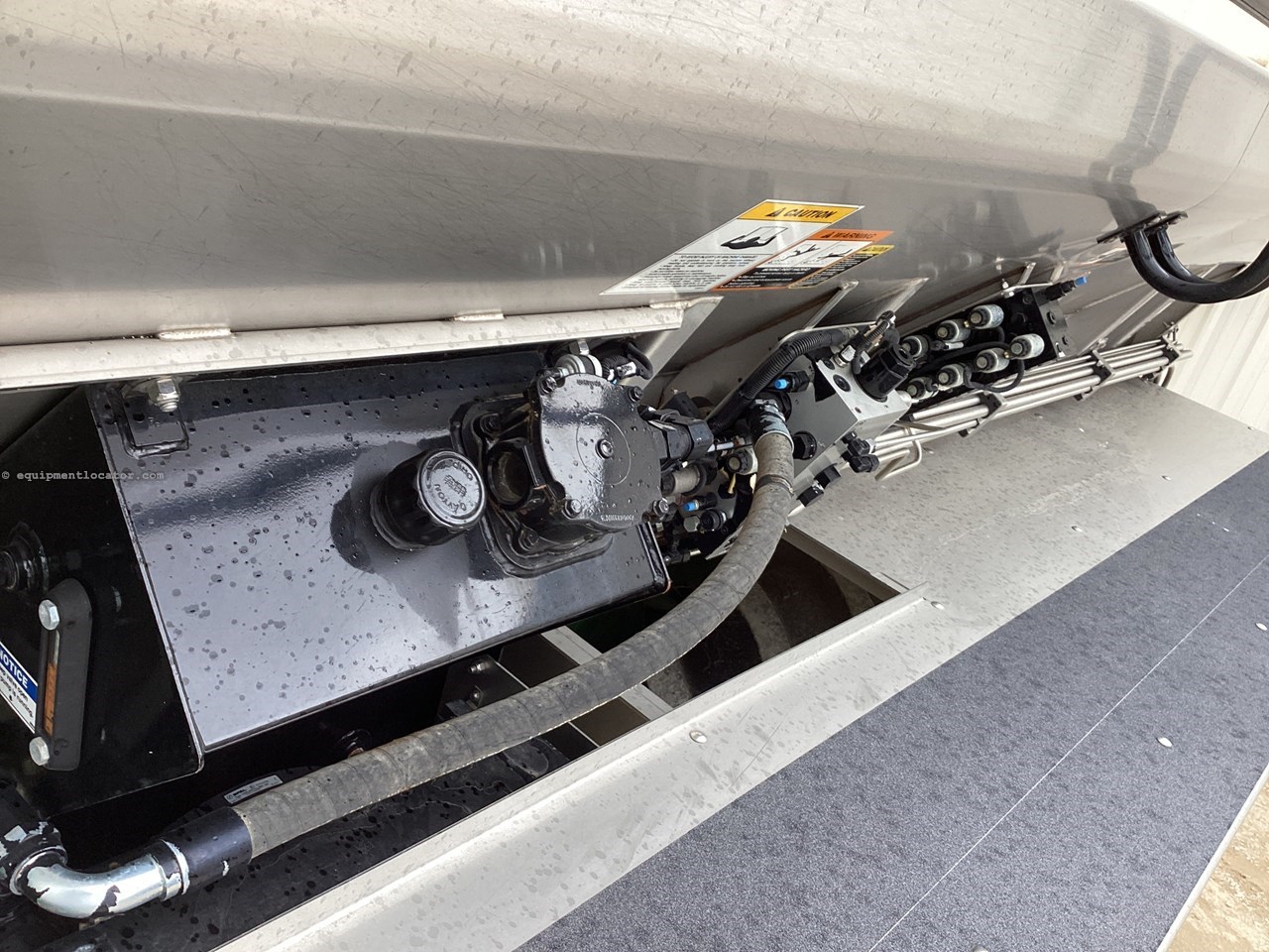 2023 John Deere 800R Image 33