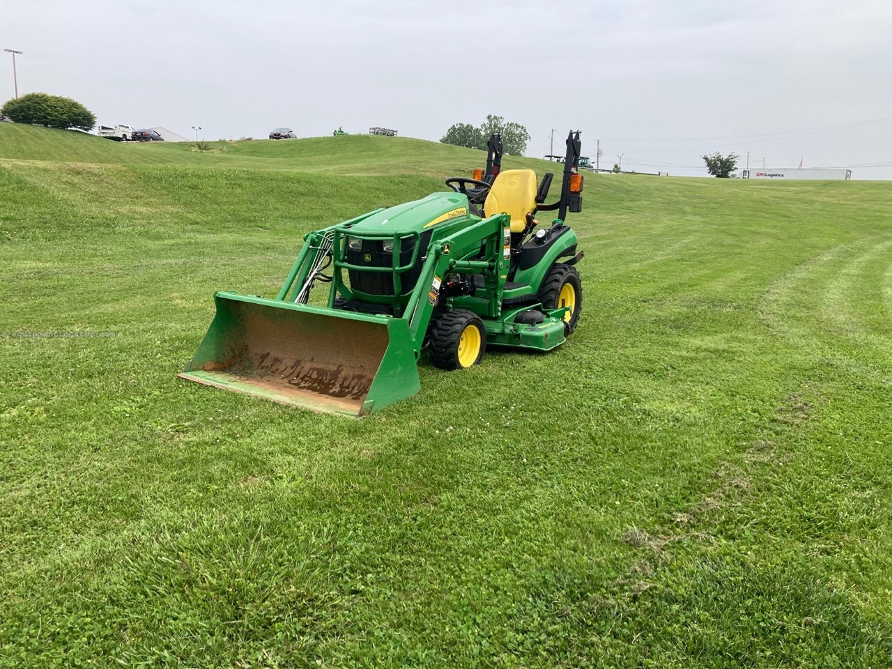 2016 John Deere 1025R Image 2