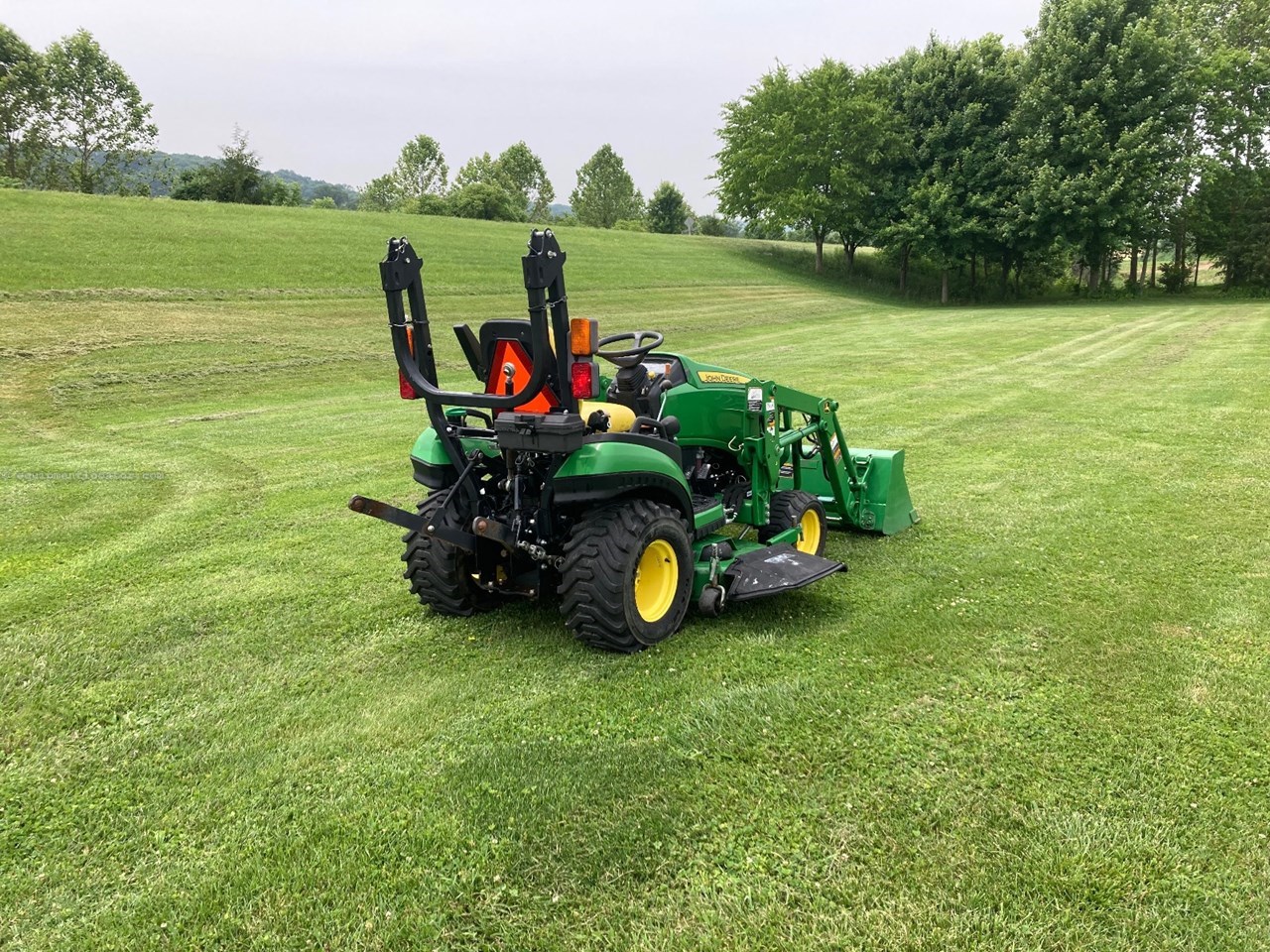 2016 John Deere 1025R Image 4