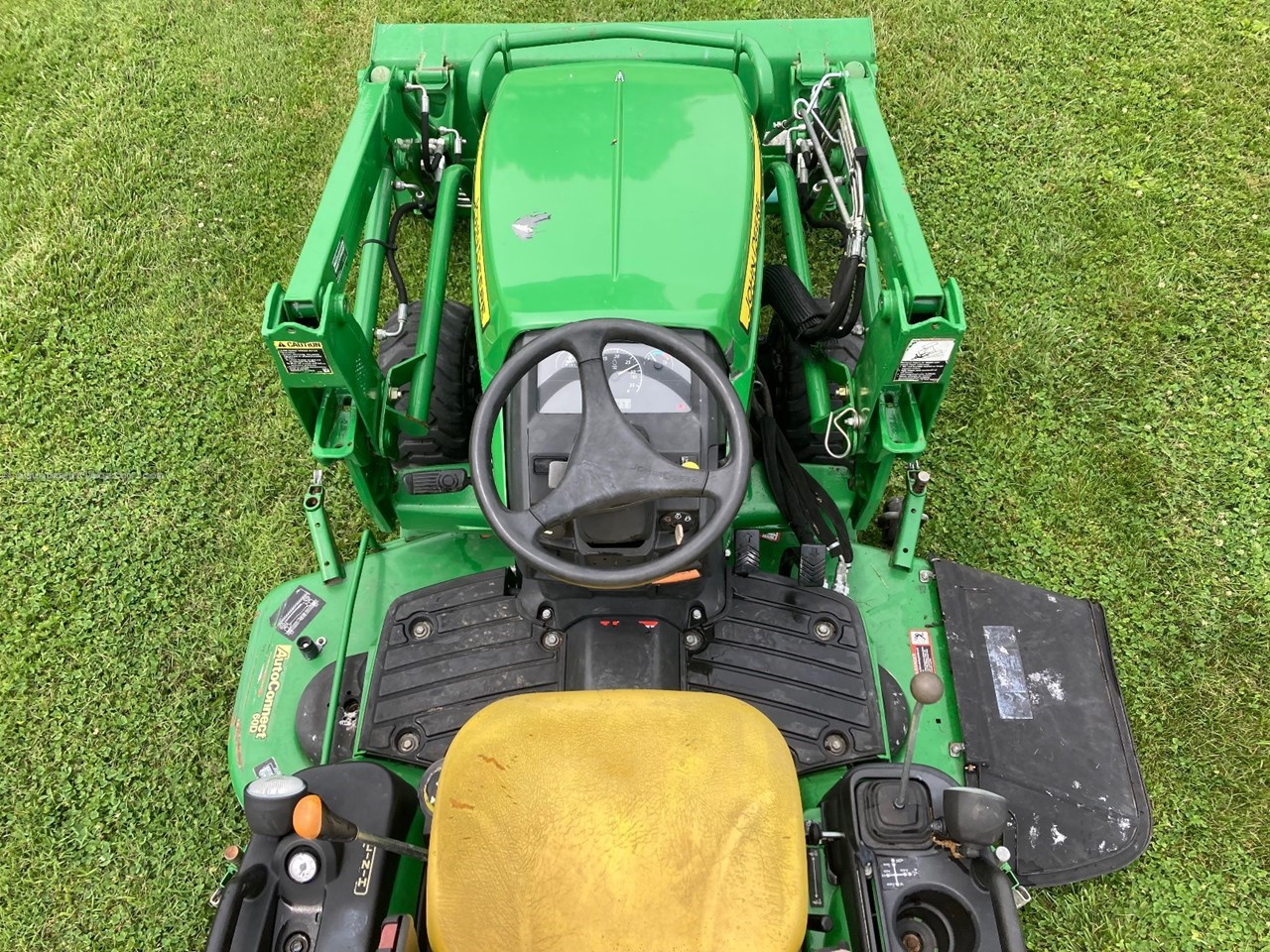 2016 John Deere 1025R Image 5