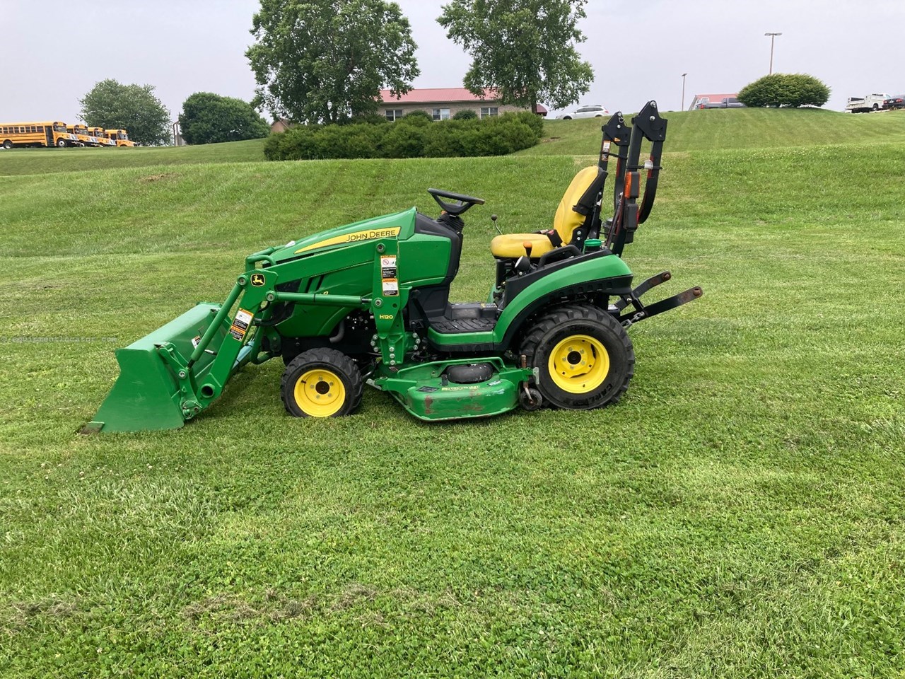 2016 John Deere 1025R Image 6