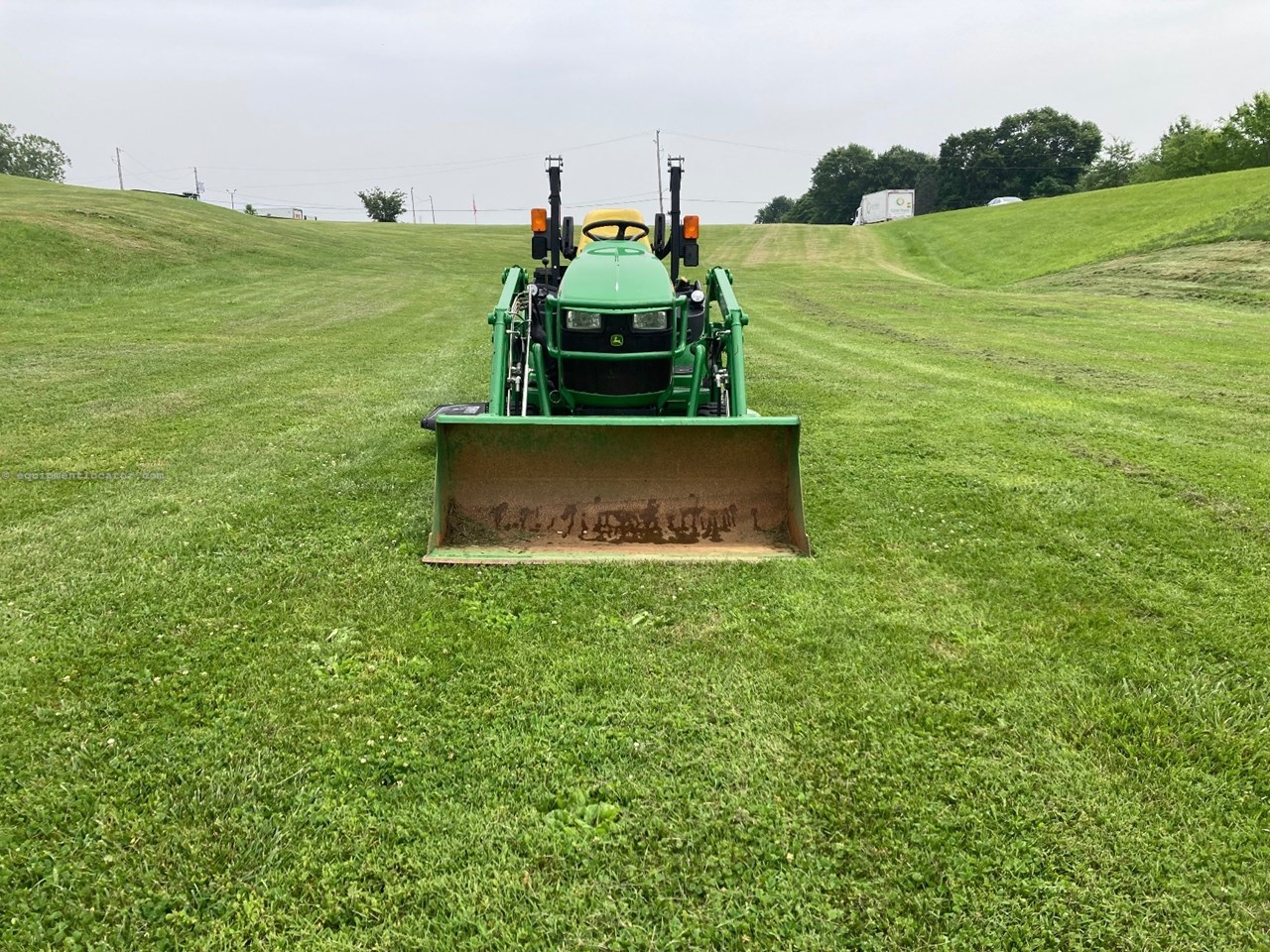 2016 John Deere 1025R Image 8