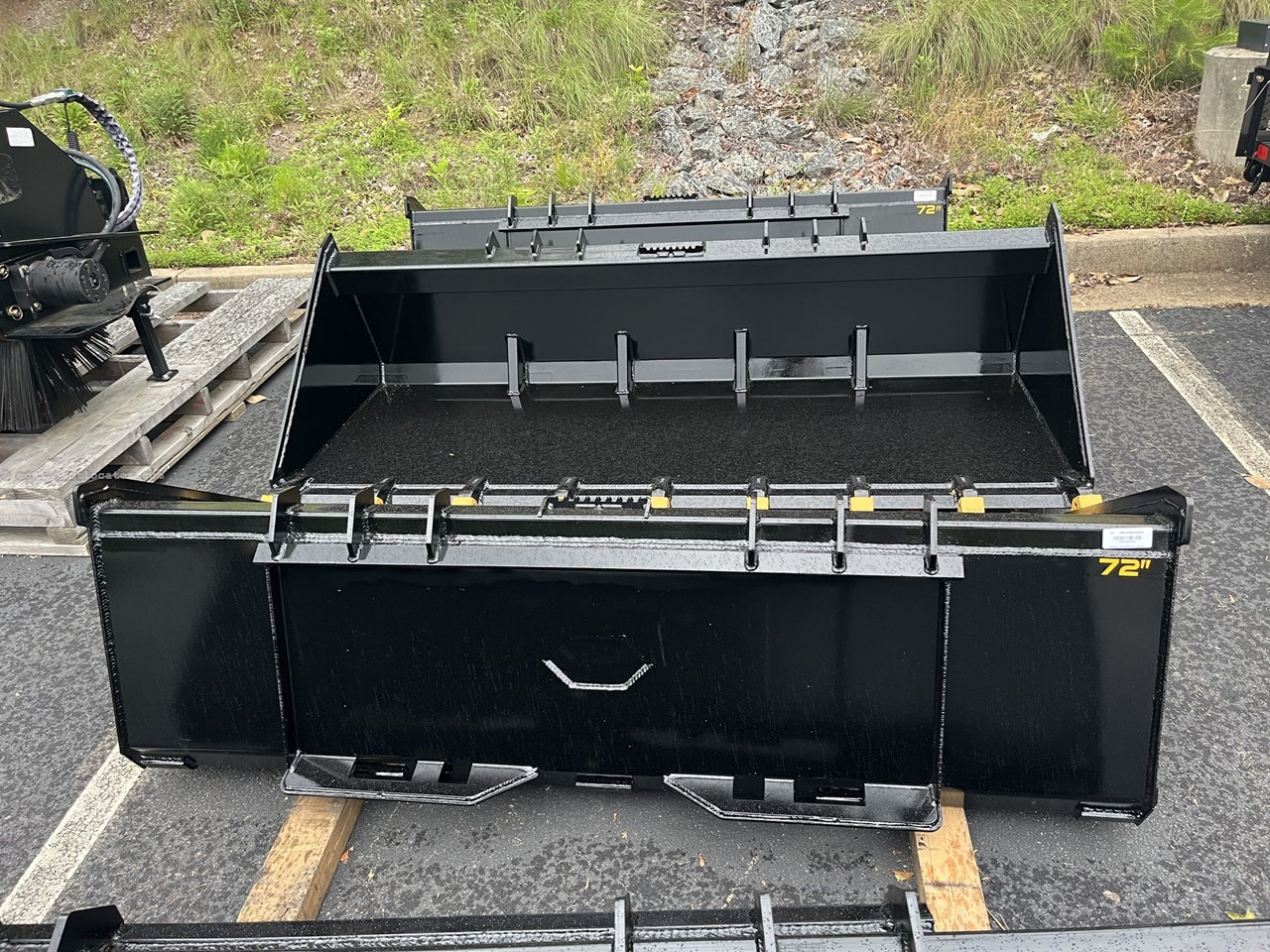 2025 H & H 84" TOOTH BUCKET Image 2