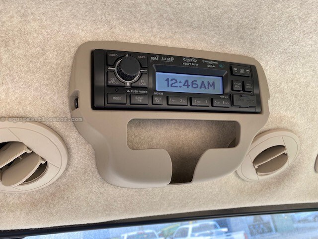 2022 John Deere 4066R Image 16