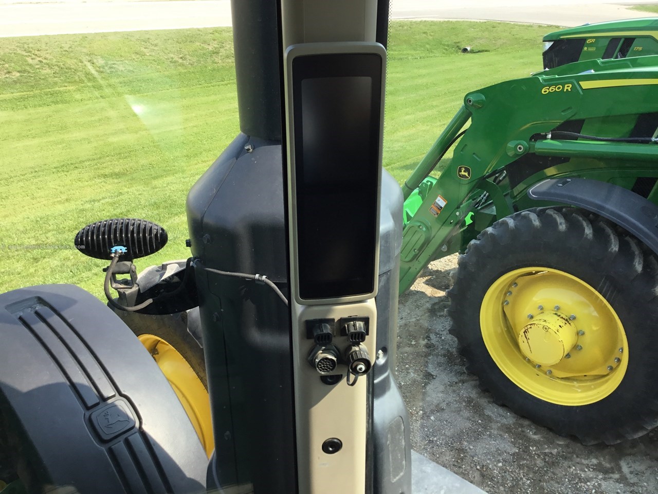 2014 John Deere 8245R Image 10