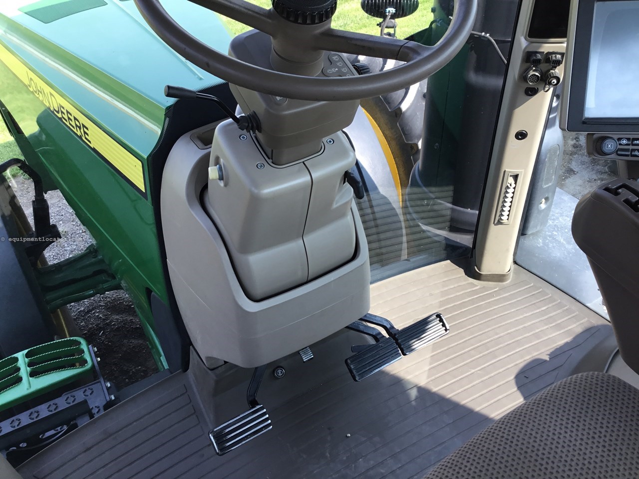 2014 John Deere 8245R Image 11