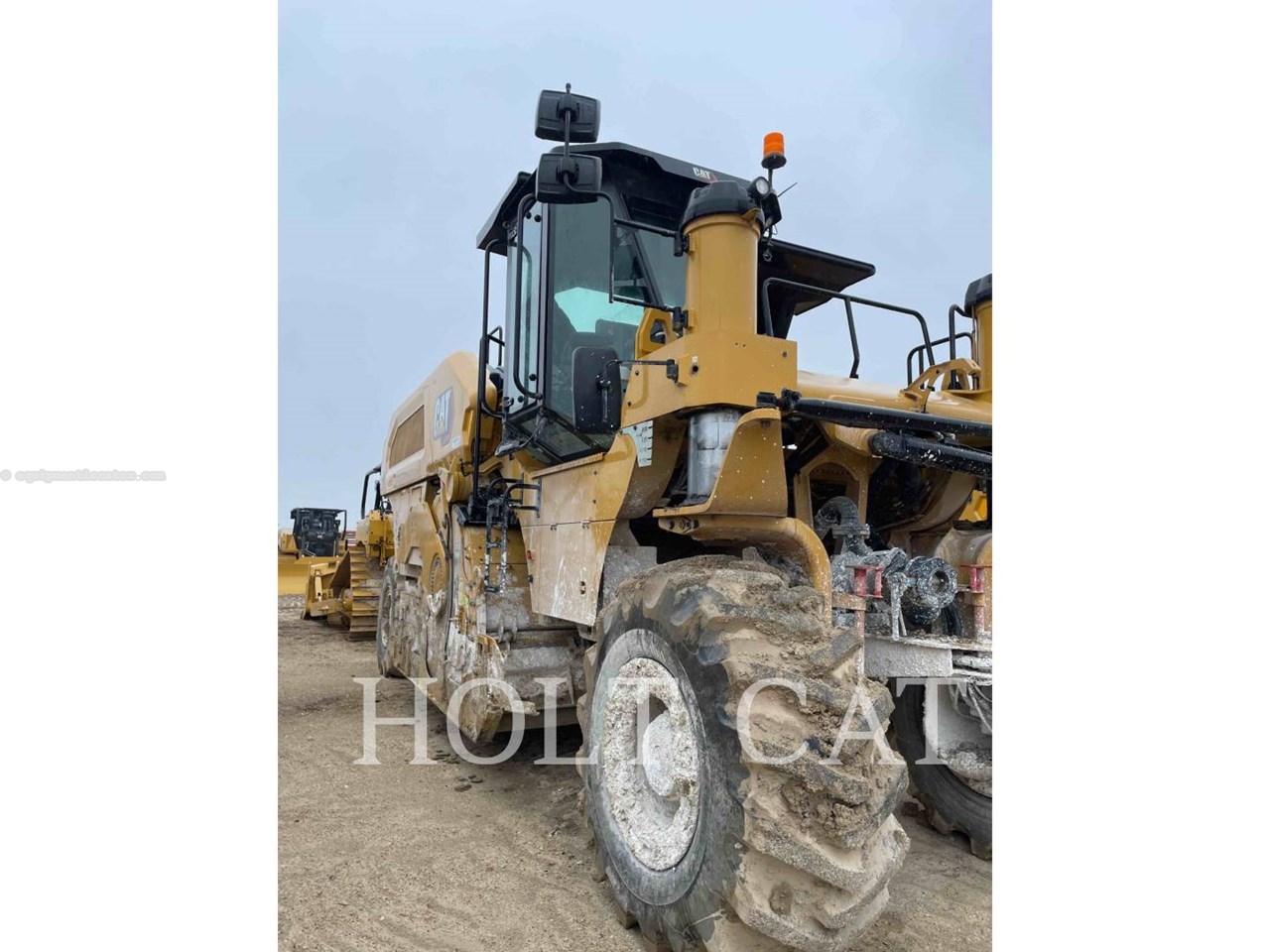 2023 Caterpillar RM600 CAB Image 2
