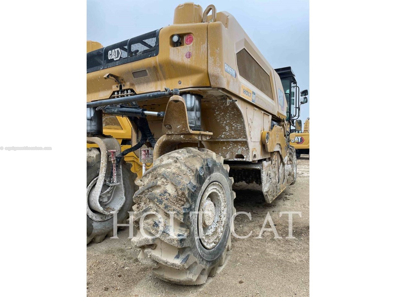 2023 Caterpillar RM600 CAB Image 3