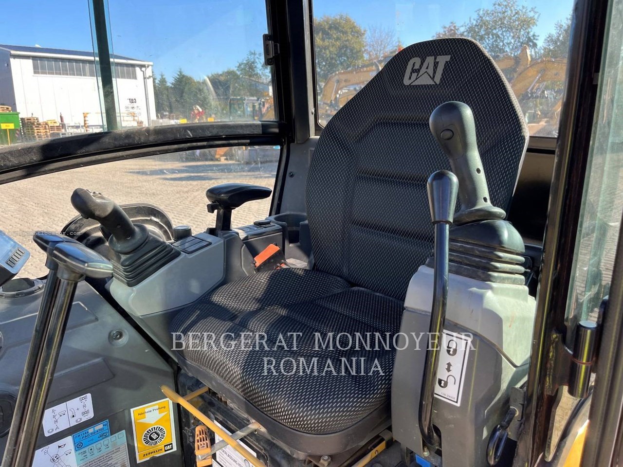 2019 Caterpillar 301.8-05 Image 8