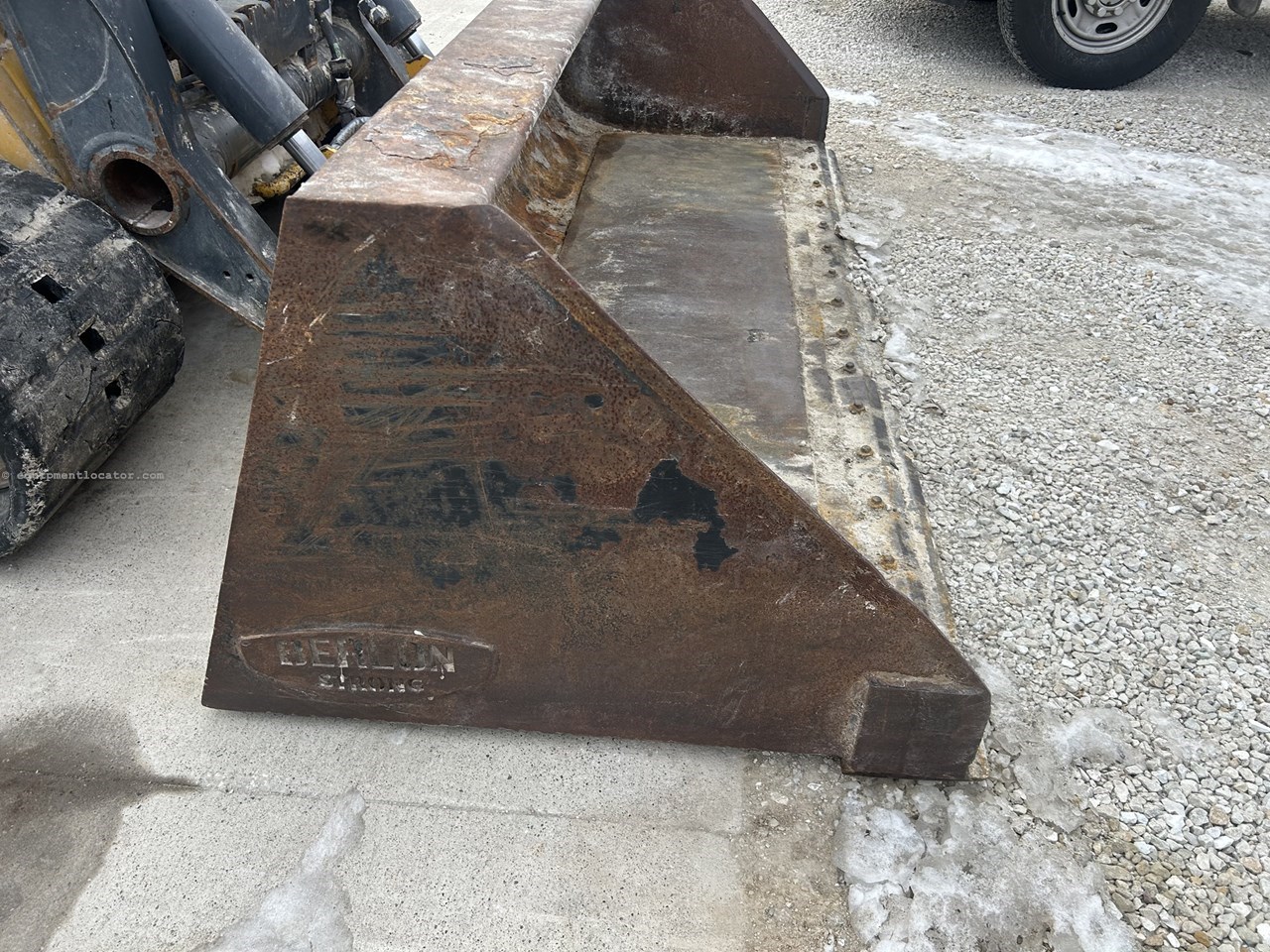 2022 John Deere 331G Image 11