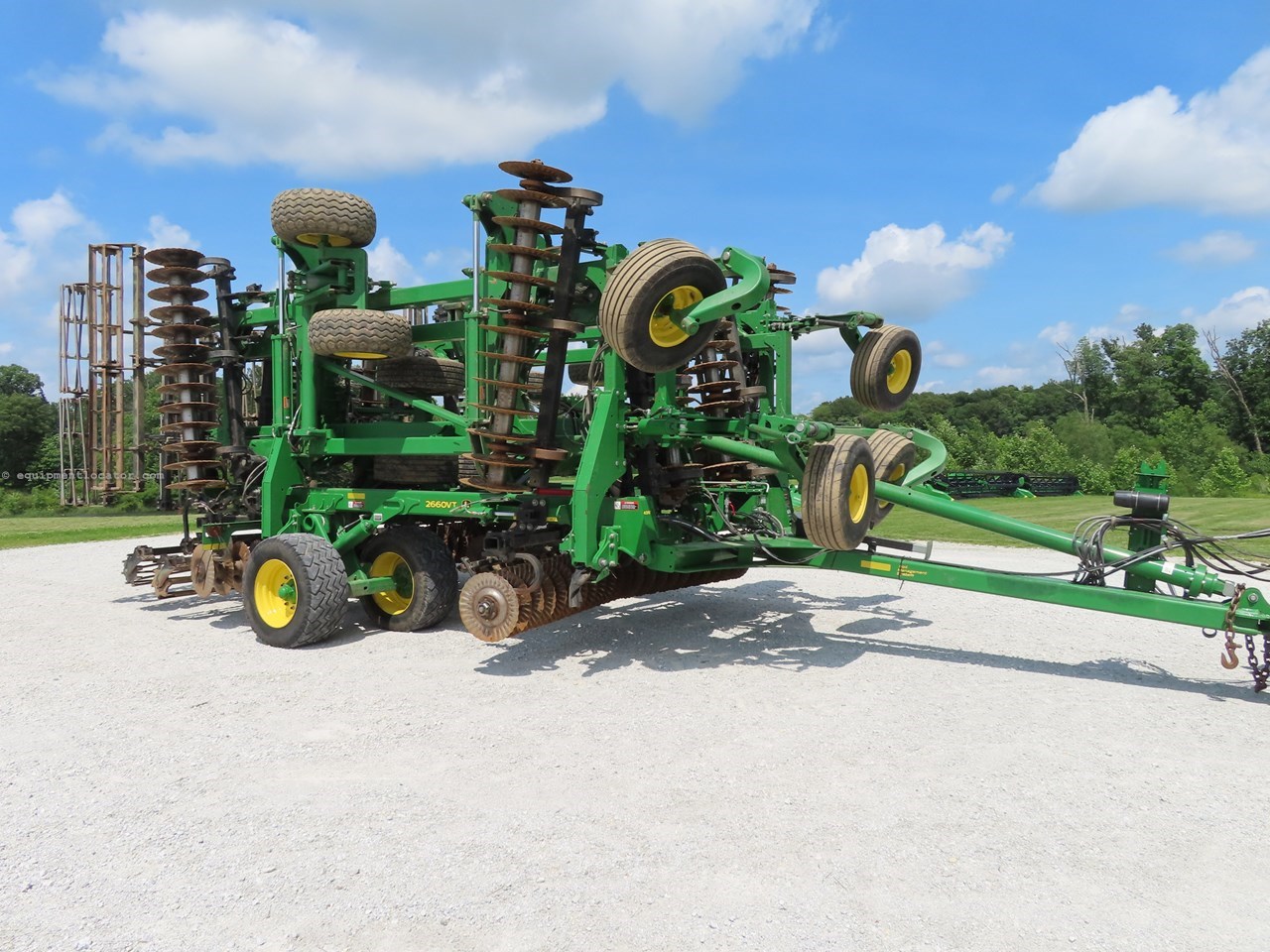 2021 John Deere 2660VT Image 3