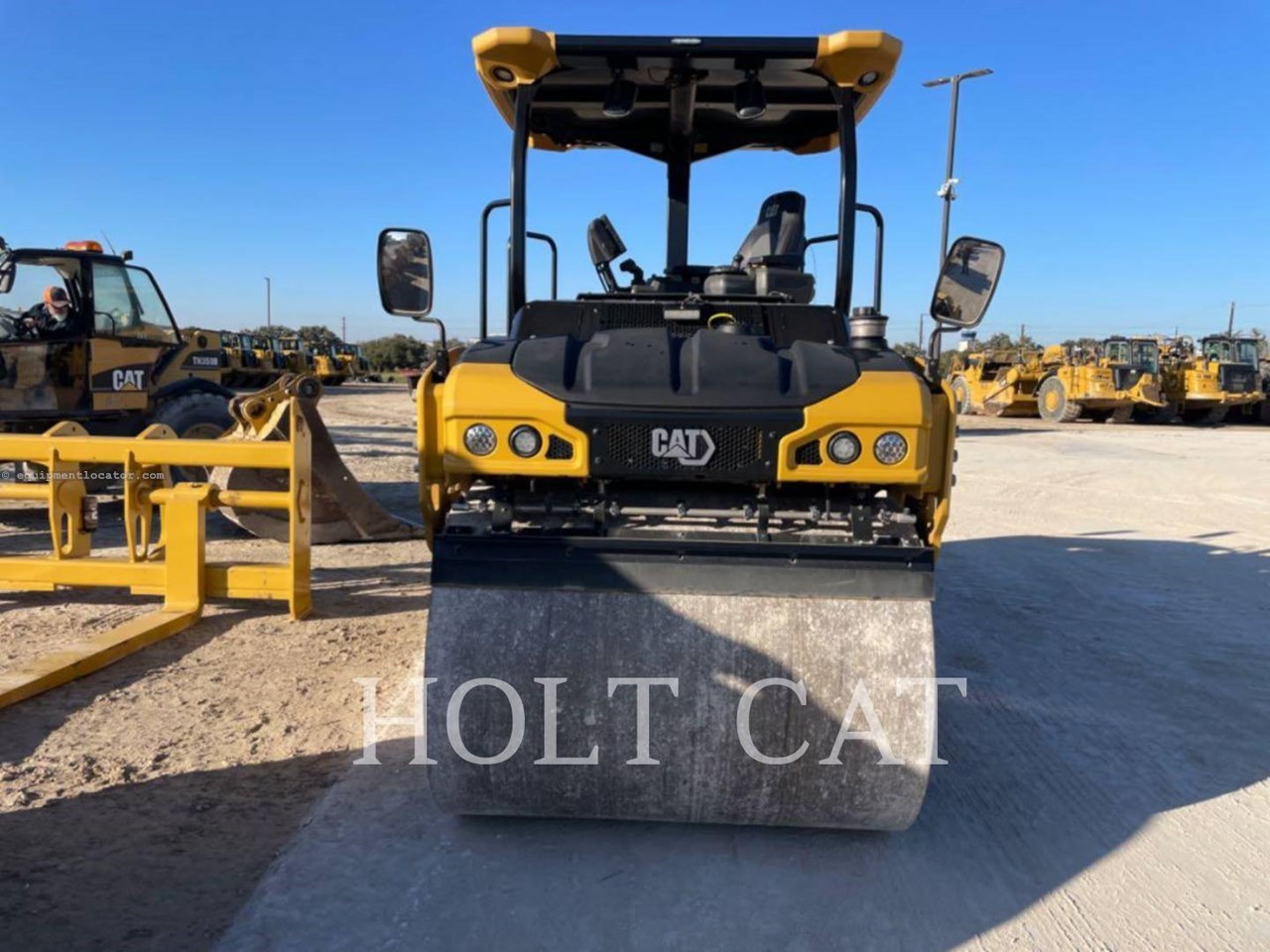 2023 Caterpillar CB7 Image 3