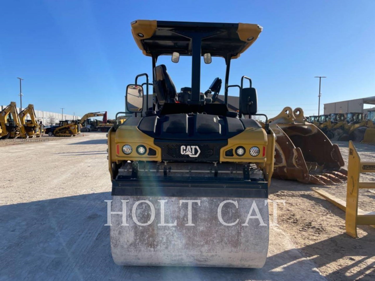 2023 Caterpillar CB7 Image 4