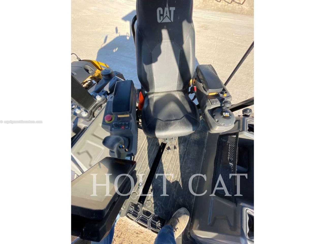 2023 Caterpillar CB7 Image 8